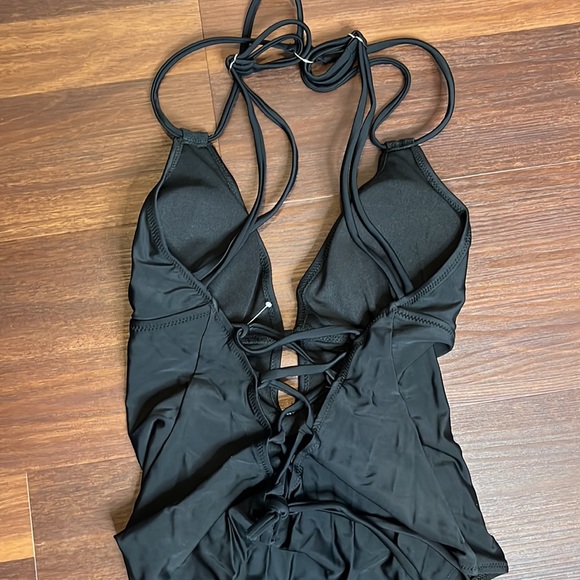 She show womens medium swimsuit, black - Picture 3 of 6